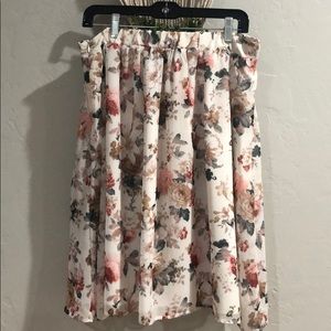 🌸🌺 Floral Skirt with Pockets!!